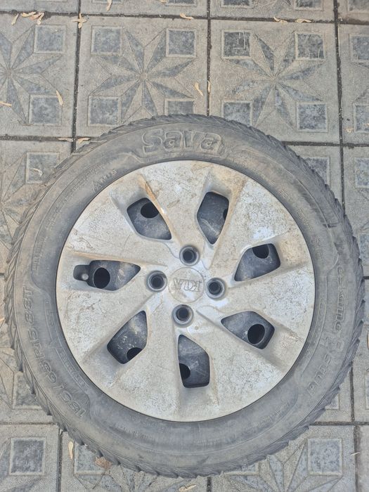 ТОРГ срочно продам зимнюю резину как на фото