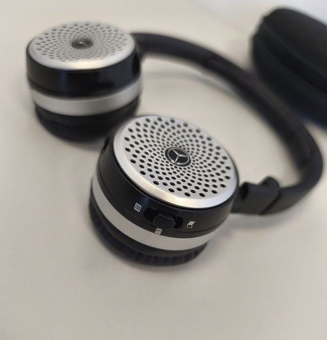 Casti Mercedes AKG P104