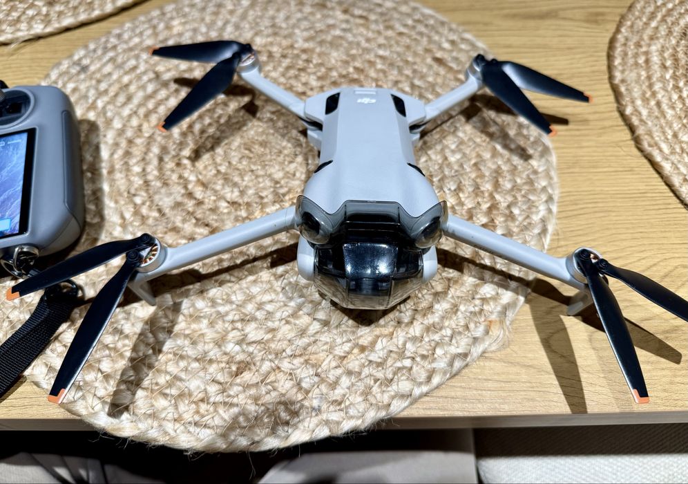 Drona DJI MINI 4 pro Fly More Combo noua , casco 8/2026