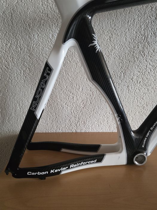Cadru Kuota carbon-kevlar.
