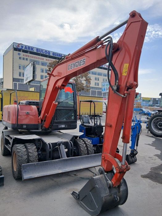 СРОЧНО!! Сотилади экскаватор CENDES 90 талик (HYUNDAI) Йили 2023