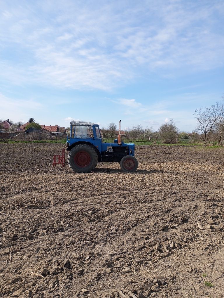 Tractor Super Zetor 50 cu plug și disc