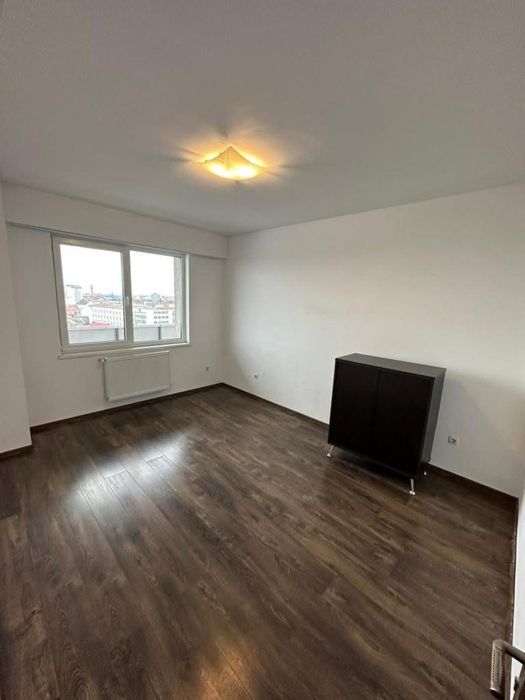 Ofer spre inchirere Apartament 3 Camere zona Piata Mare