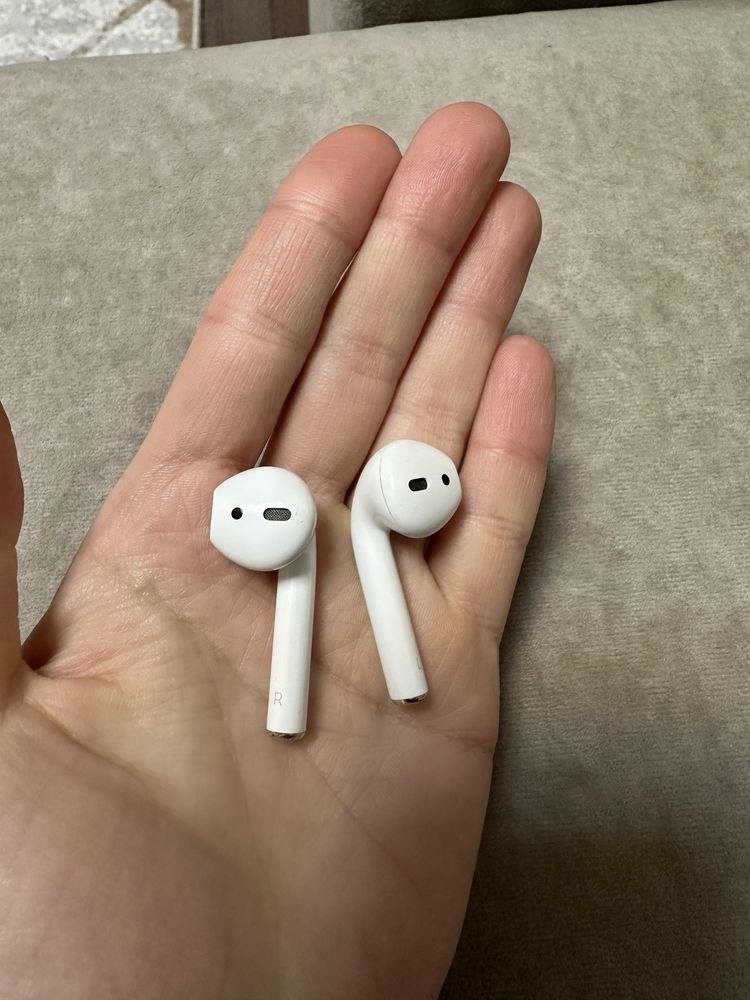 Наушники Apple AirPods with Charging Case (MV7N2ZA/A)