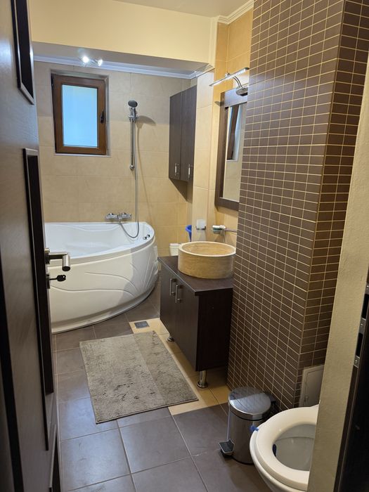 Inchiriez apartament ultracentral in Alexandria,cu 4 camere