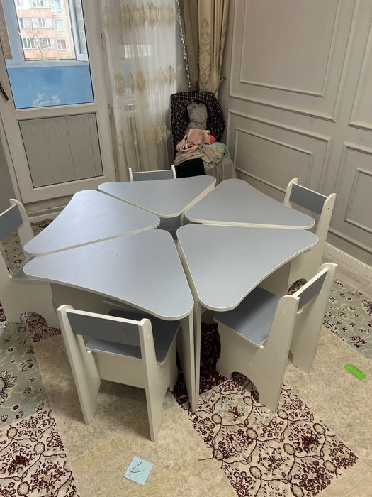 Детский набор столов и стульев