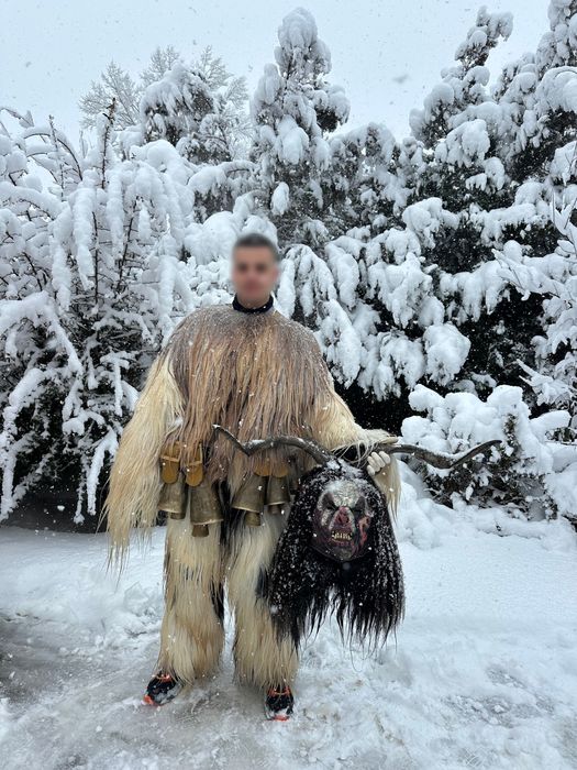Кукерски костюм от естествен косъм