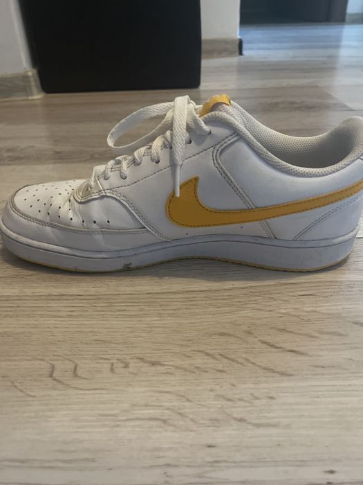 Nike Court Vision galbeni