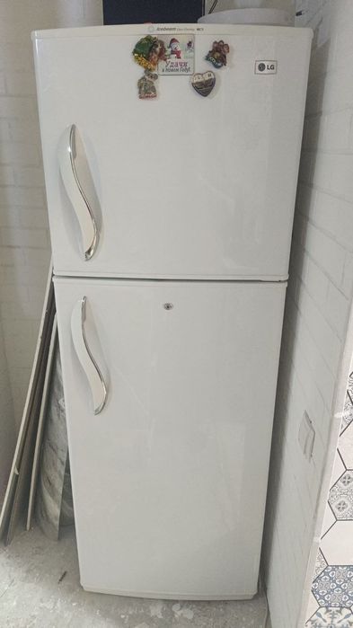 Срочно продаётся холодильник LG