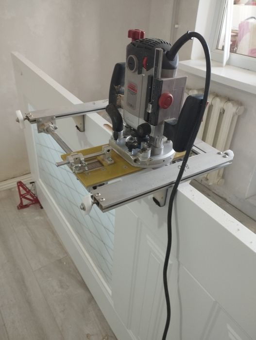 Установка дверей.Сыртқы және  ішкі есіктер орнату.