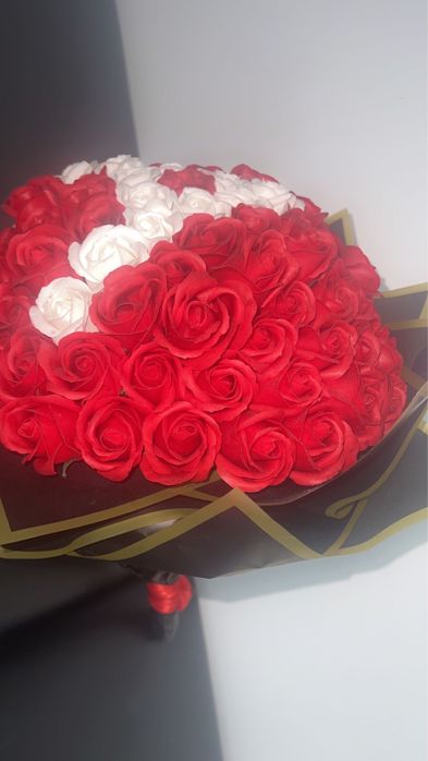 Buchet de trandafiri din sapun cu initiala A