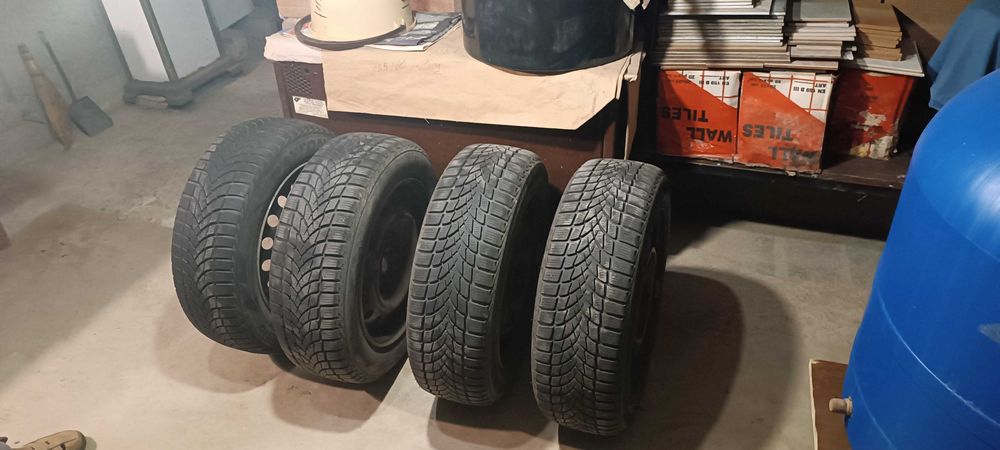 Продавам  зимни гуми с метални джанти