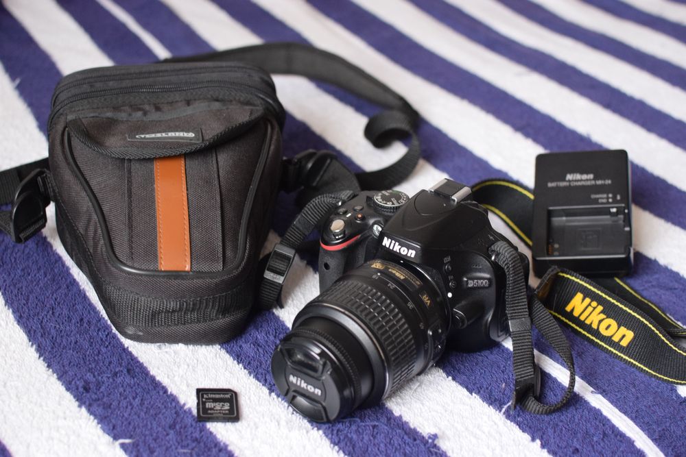 Nikon D5100 + 18-55mm + accesorii