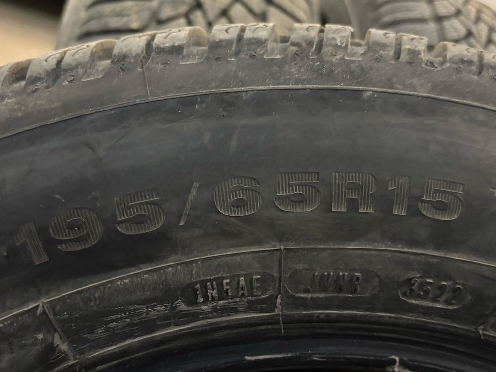 Гуми зимни 195/65/15 Dunlop 2022г.цената е за 1 брой !