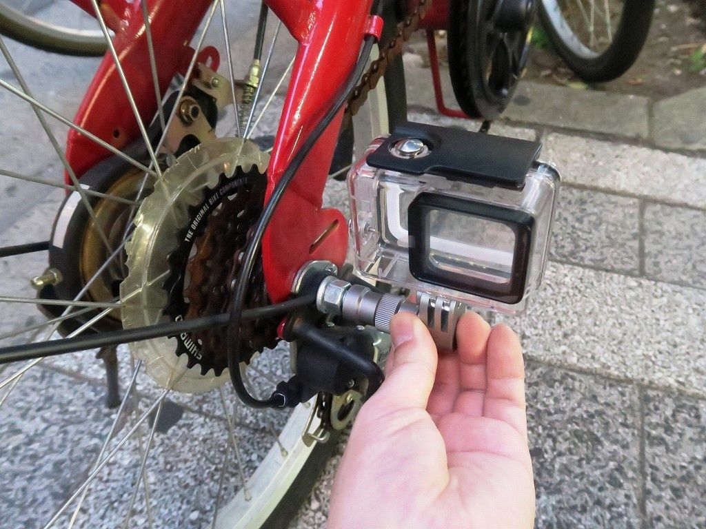 Suport aluminiu roata camera goPro butuc QR bicicleta mtb Downhill bmx