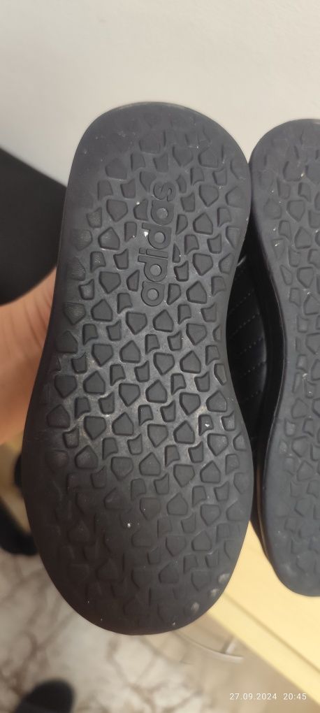 Оригинални детски  маратонки на Adidas