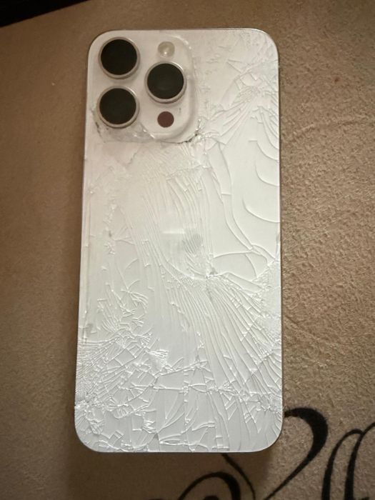 Vând Iphone 15 pro max spart