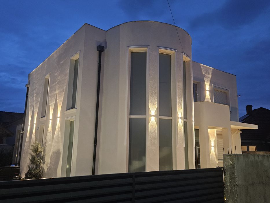 Casa moderna complet echipata premium