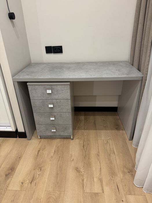 Продам туалетный стол