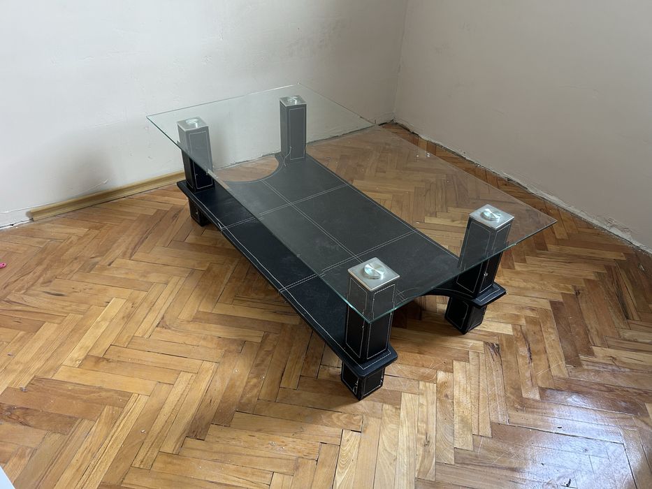 Стъклена холна маса