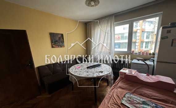 Продава се Тристаен апартамент в Велико Търново, Център - 70 кв.м за 1358 €/кв.м - Снимка #2