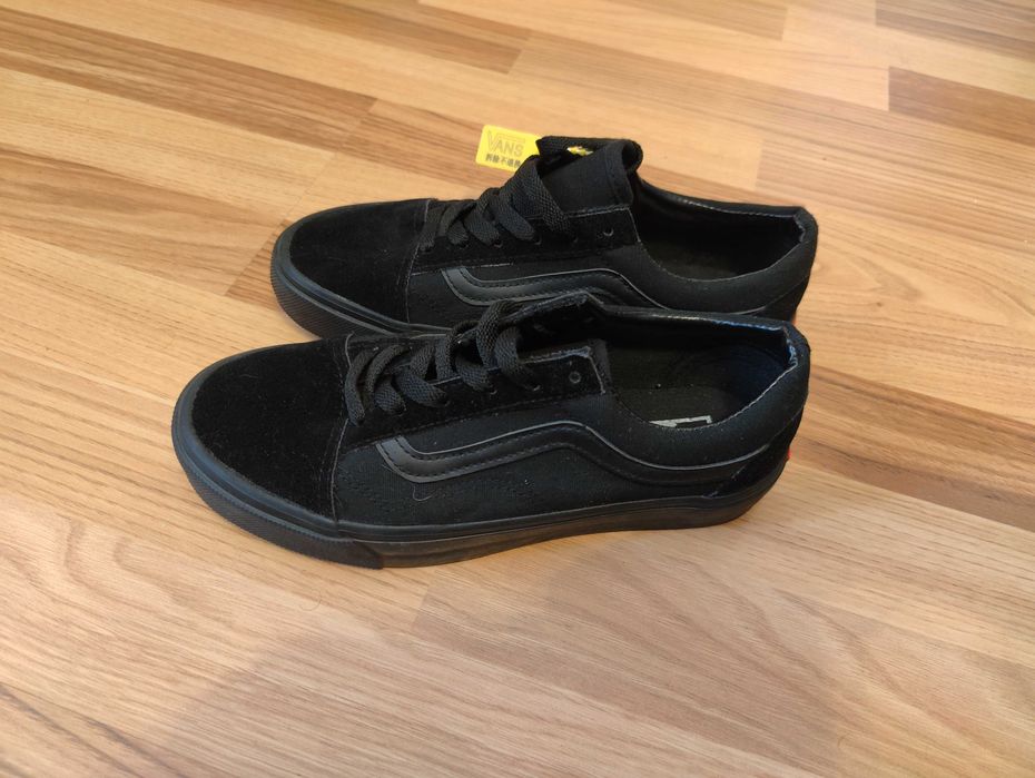 Adidasi Vans nr 37 noi