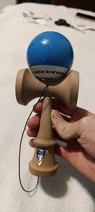 Kendama Krom Pop Albastru Închis
