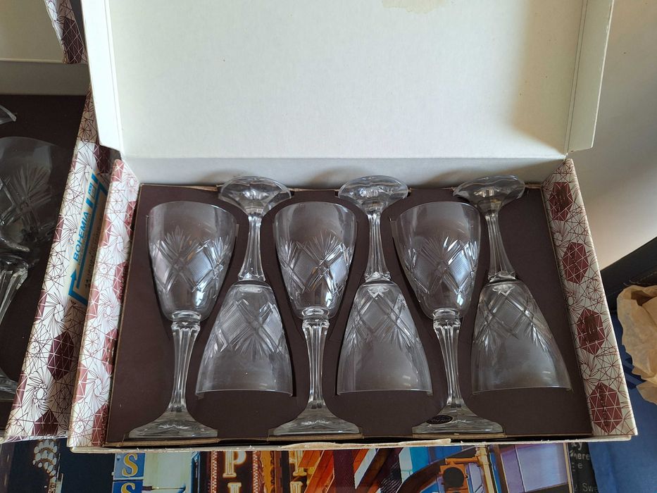Pahare cristal de Boemia. Sunt ff vechi si sunt bine întreținute.