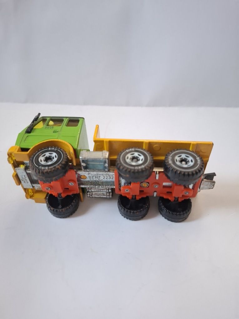 Камионче Mercedes-Benz Siku мащаб 1:55