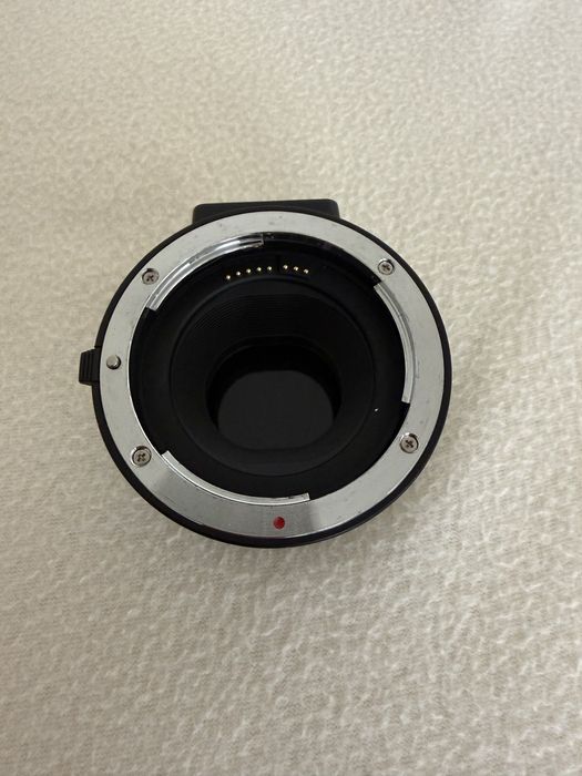 Adaptorul obiectivelor Canon EF / EFS pentru camera EF M