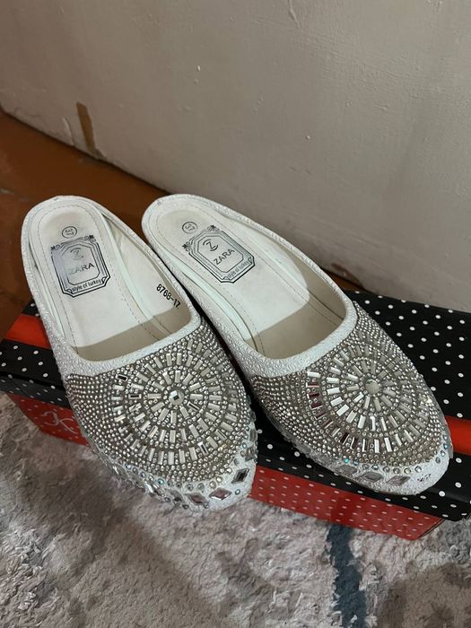 Келинлар учун койнак ва оёк кийм