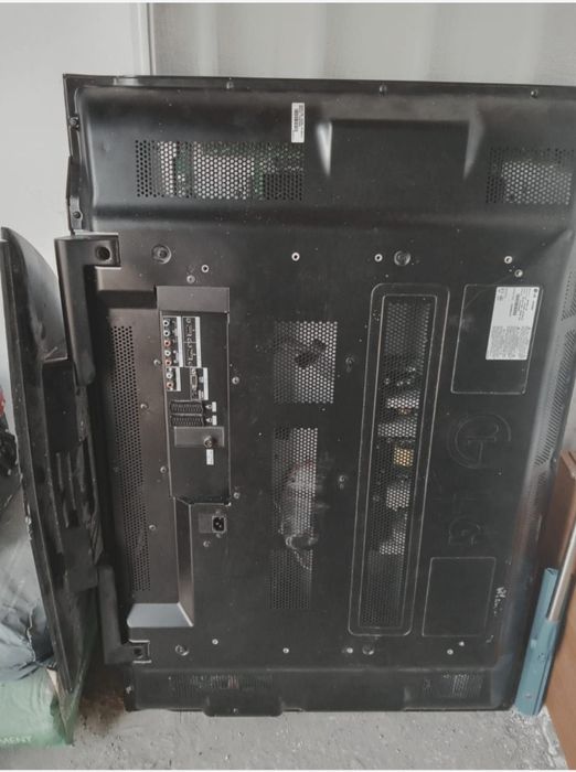 Продам Телевизор на запчасти