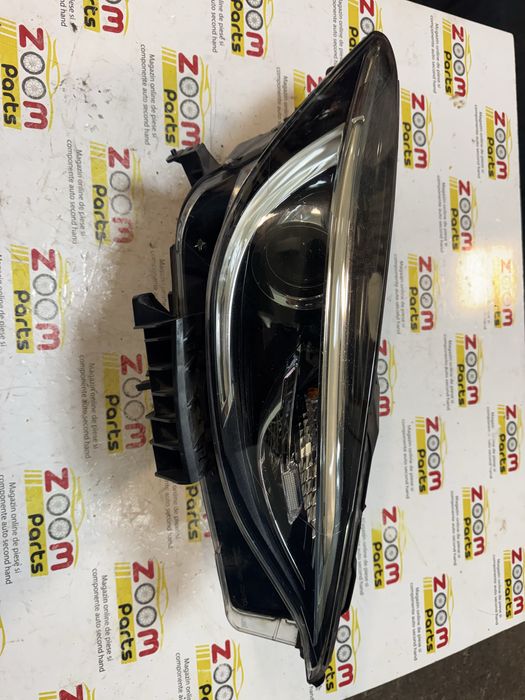 Far dreapta xenon infiniti QX30 Q30