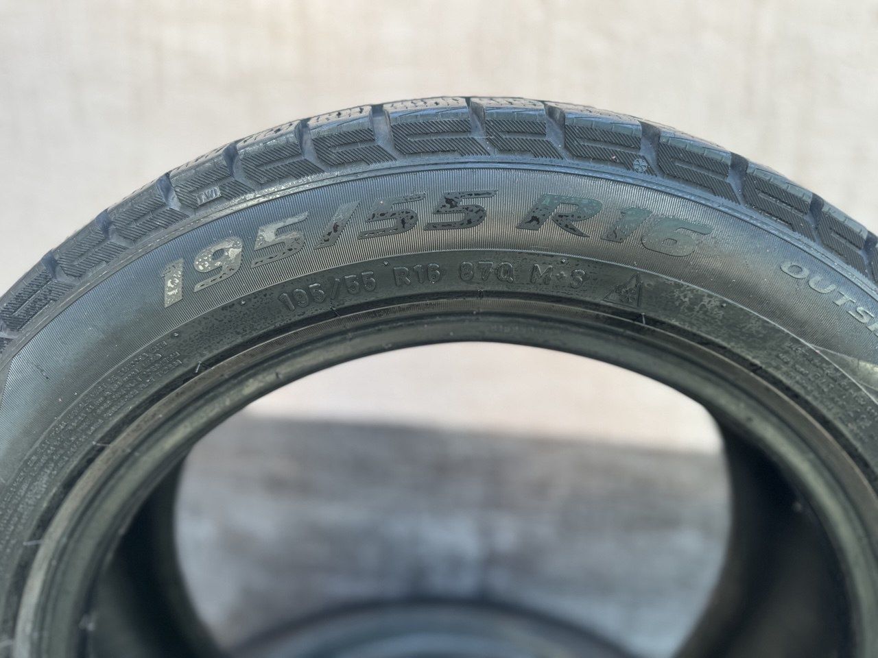 Зимние шины 195/55 R16 (Michelin/Perilli— отличное состояние!


---

З