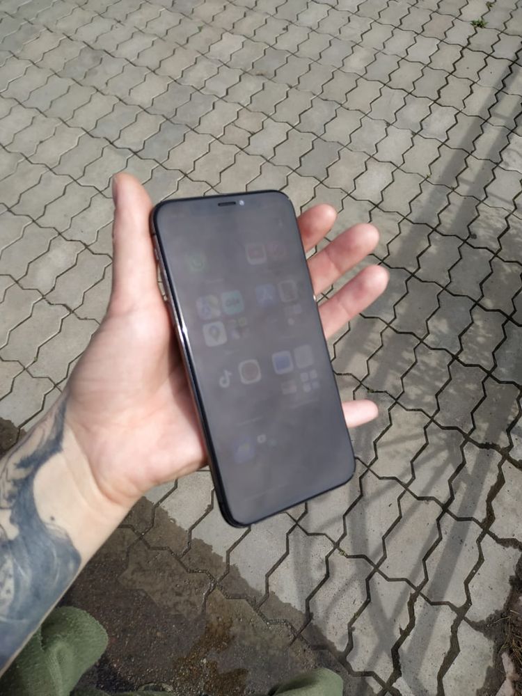 Iphone X в хорошем состояние