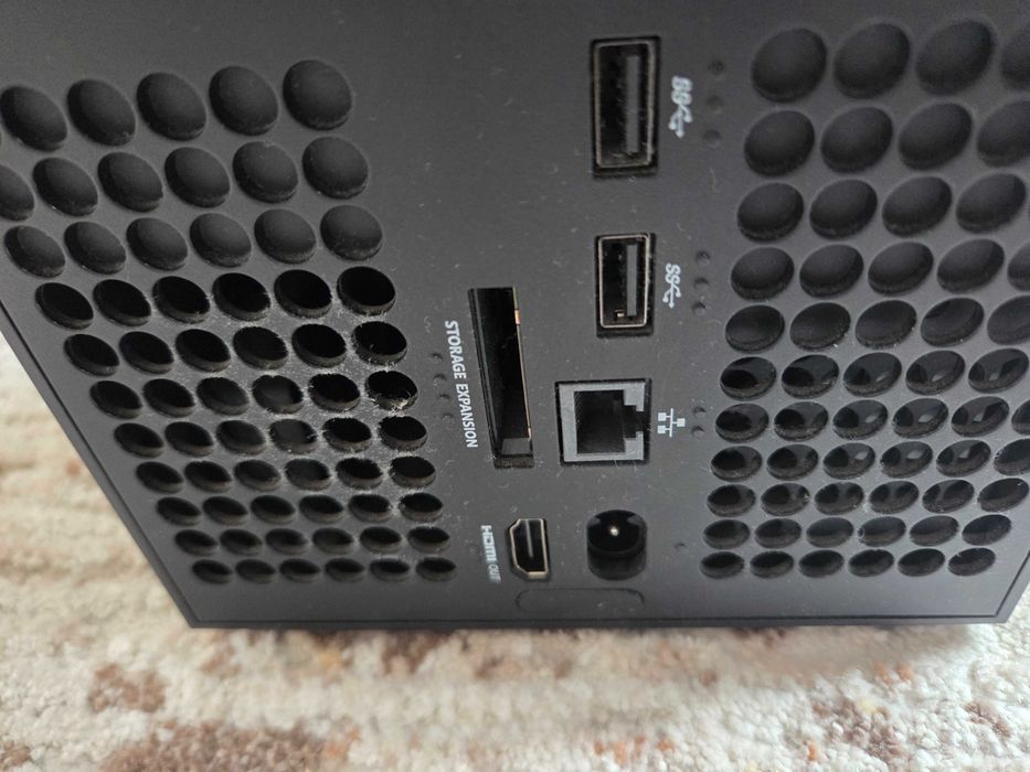 Xbox Series X (2 контролера и зарядна станция)