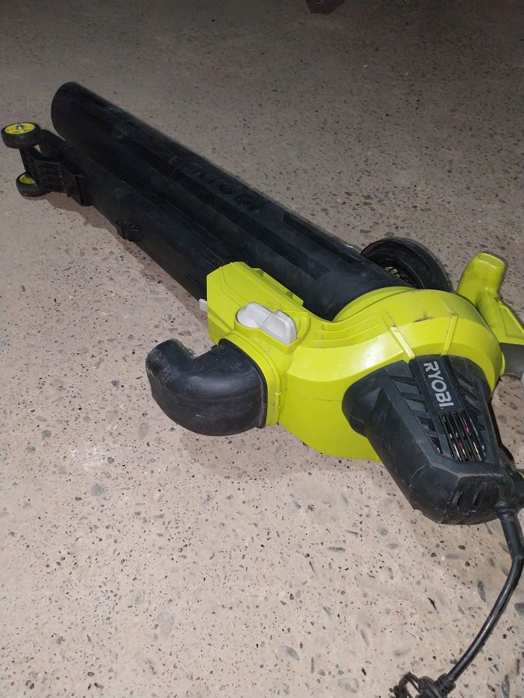 RYOBI Suflator de frunze-aspirator 3000 w