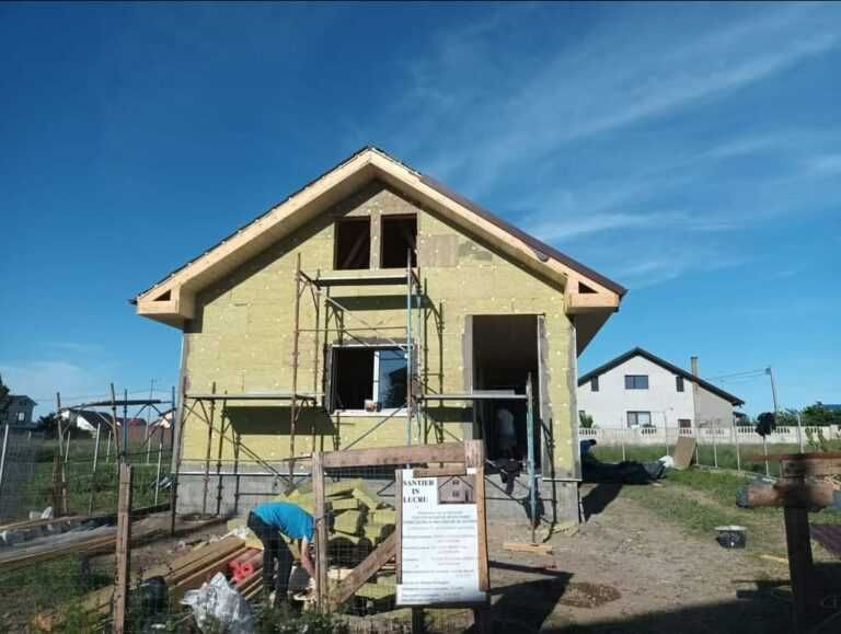 Casa modulara si garaje auto din structura metalica si panou sandwich
