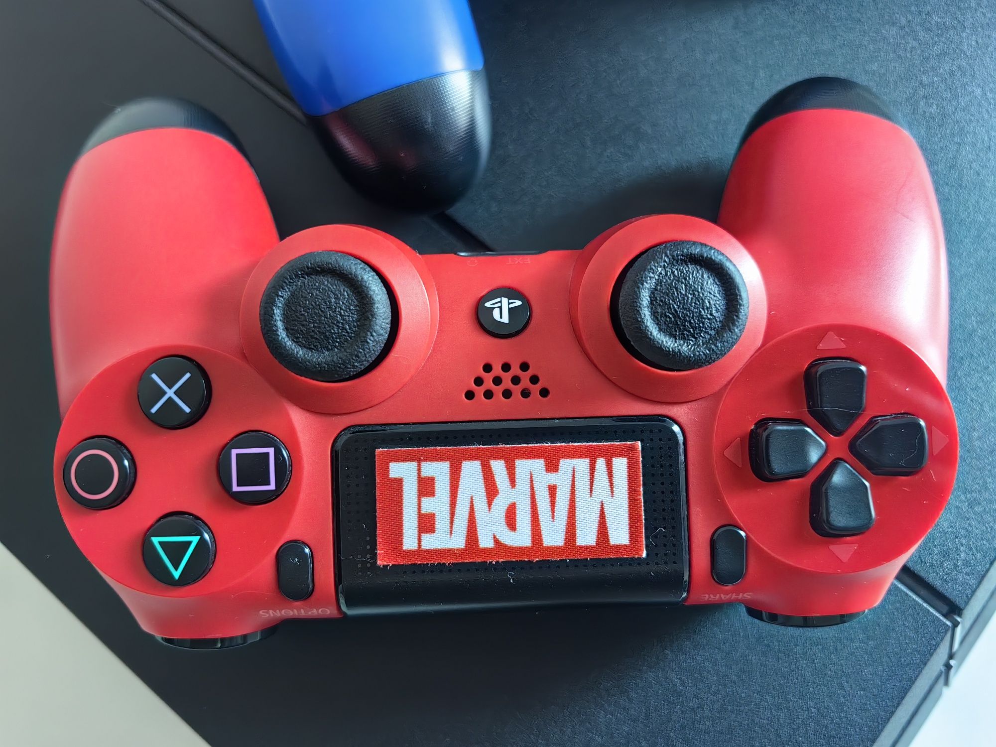 Ps4+2 controllers