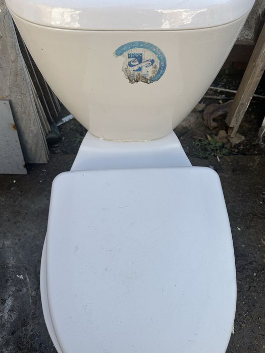 Продам унитаз в хорошем состоянии