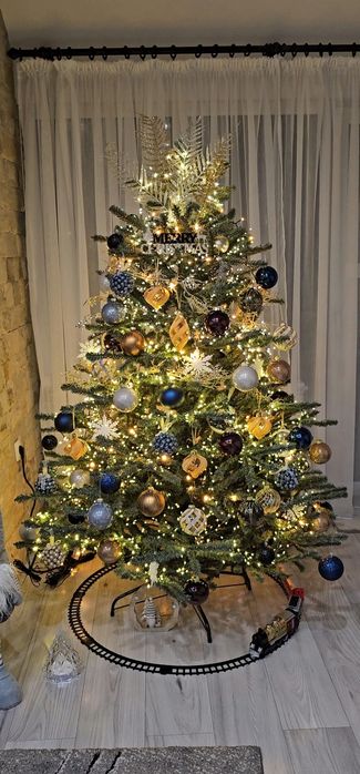 Коледна изкуствена елха