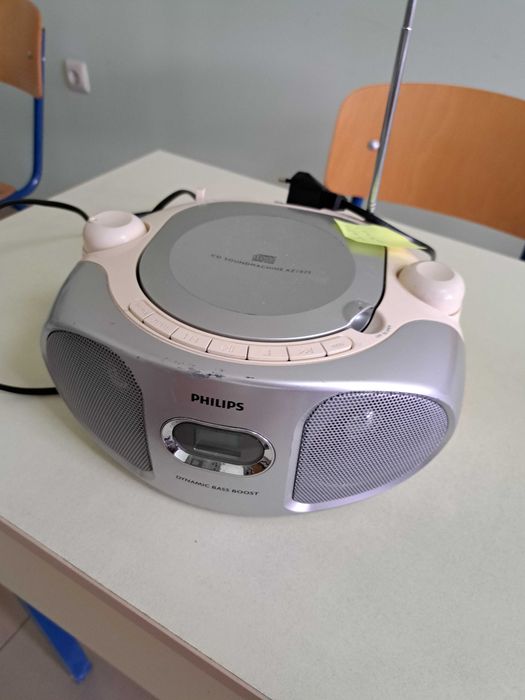 Радио филипс на ток и батерии