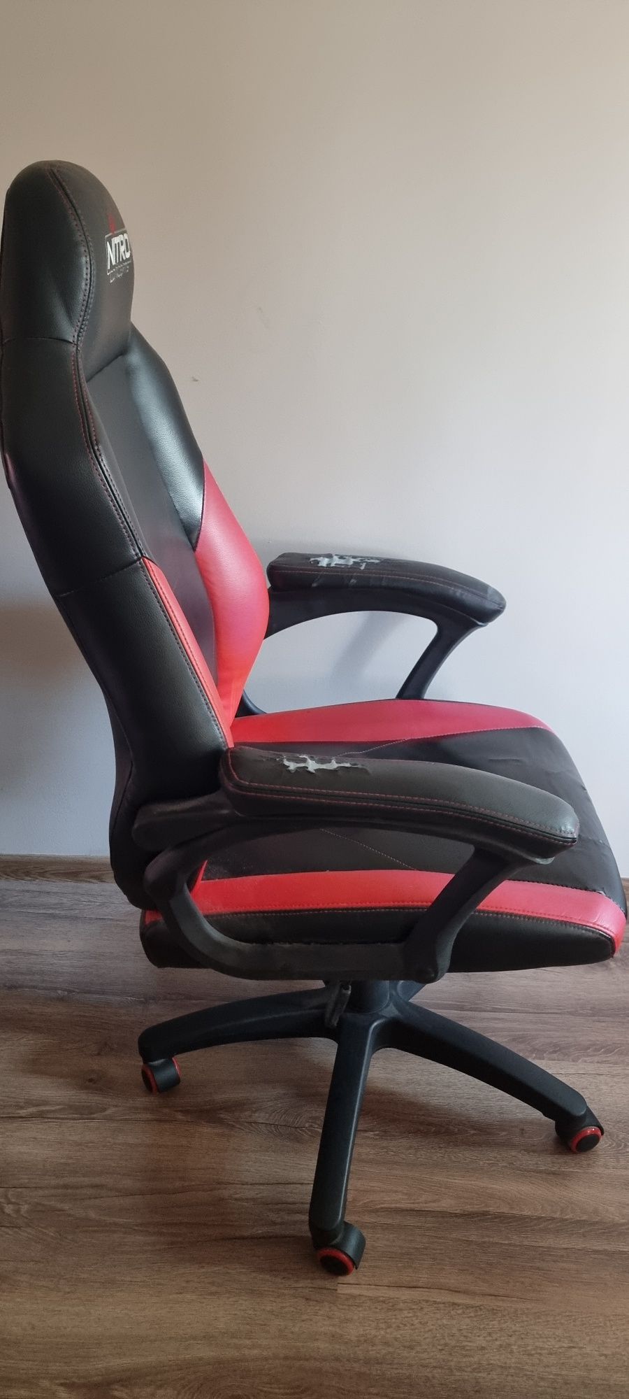 Гейминг стол Nitro Concepts C100