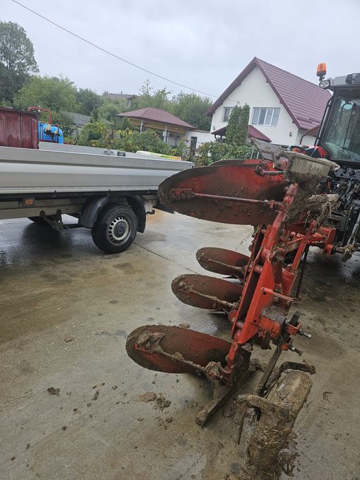 Vând plug reversibil huard tr65 cu 3 capuri .