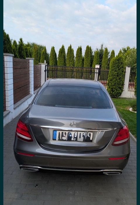 Mercedes E 220 190 HP