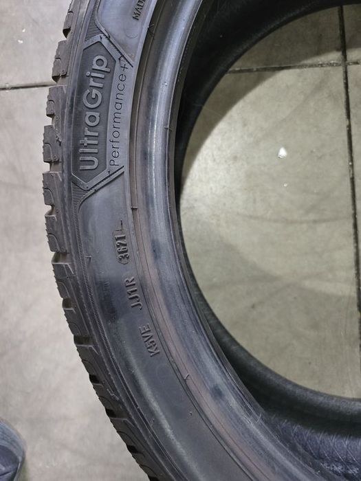 275/40/22 Goodyear 2piese