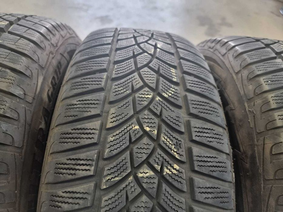 4 Anvelope de IARNA 215.60.16 'Goodyear' ; stare buna