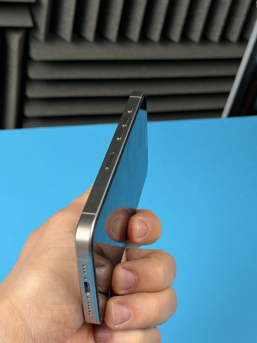 iPhone 15 Pro 128 GB Natural Titanium