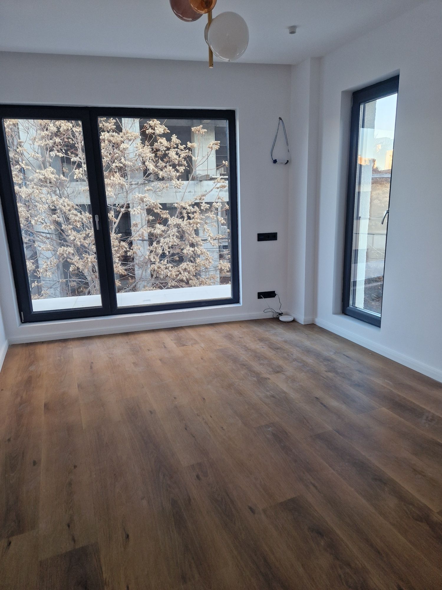 Montaj parchet si plinte-Renovare parchet. Parchetar cu experiență.