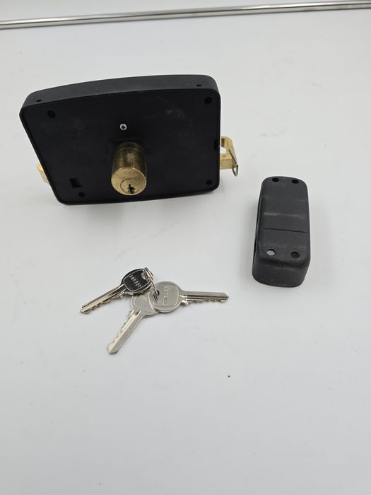 Ială ușă,  poarta